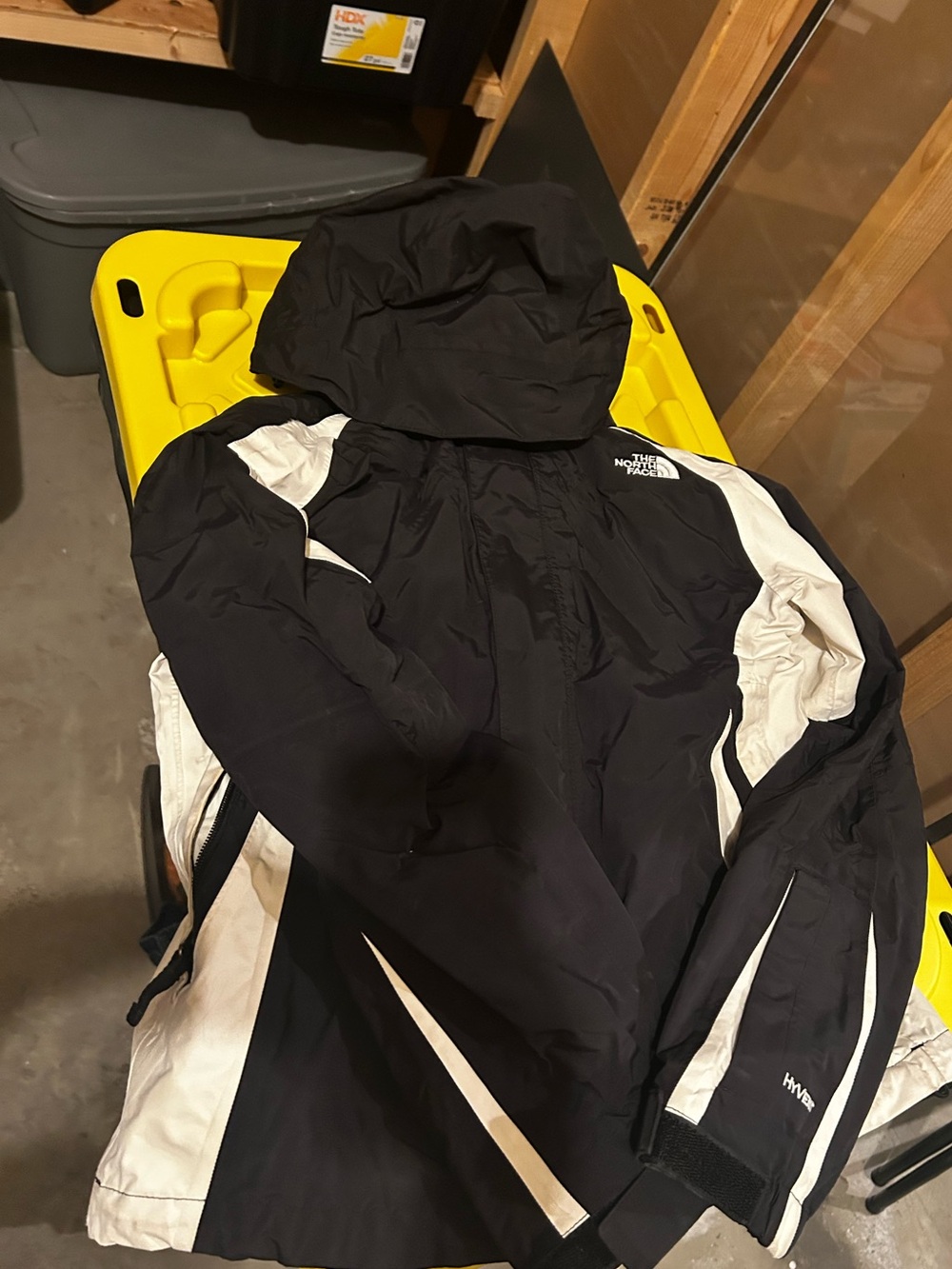The North Face Black and White Ski Jacket shell with Hood subtle Floral Interior